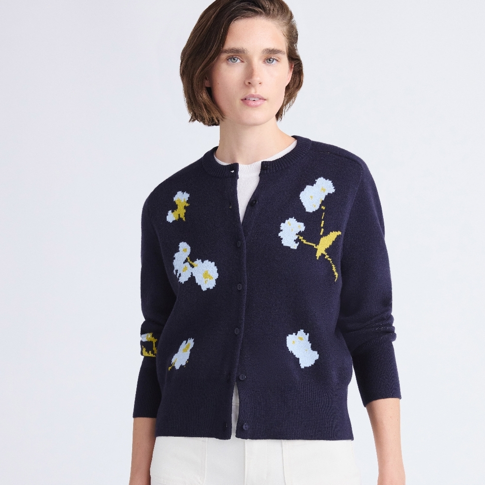 Free Assembly Trending Viral Floral Navy Blue  Sweater Size Medium NWT